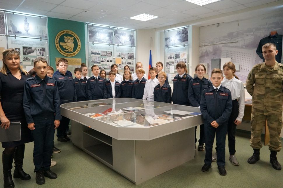 Росгвардейцы провели экскурсию для учащихся кадетских классов Архангельска